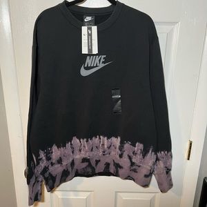 New with Tags Nike pull over sweatshirt